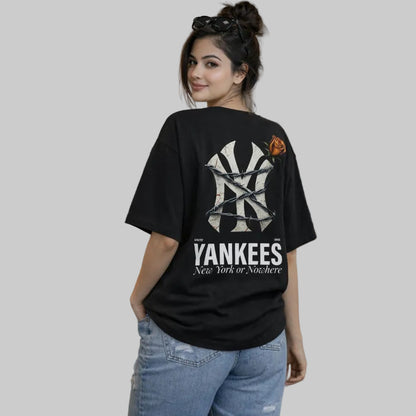 Woman wearing a black t-shirt with Yankees logo in a coffee shop