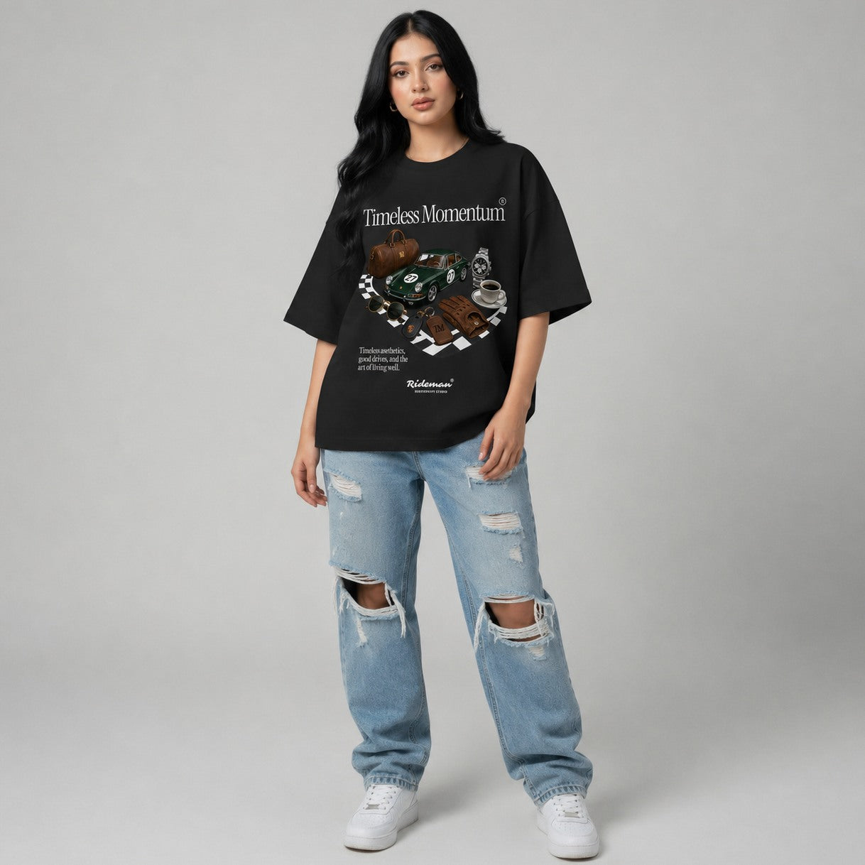 woman model wearing a black Old money aesthetic oversized t-shirt and light blue jeans on a gray background